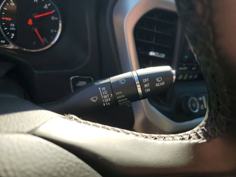 Used 2023 GMC Acadia SLT w/ Technology Package image 37