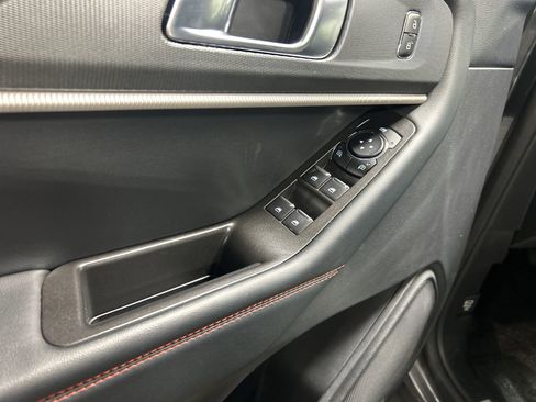 Used 2025 Ford Explorer ST-Line w/ ST-Line Street Pack image 25