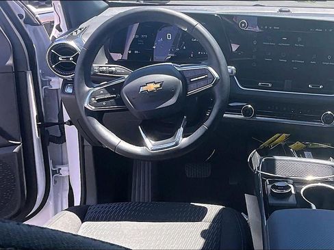 Used 2026 Chevrolet Equinox LT FWD image 5
