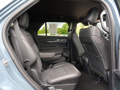 Used 2025 Ford Explorer ST AWD/4WD image 31