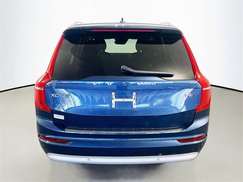 Used 2022 Volvo XC90 T6 Momentum w/ Advanced Package image 6