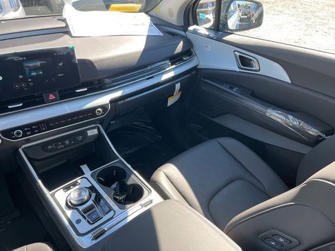 New 2026 Kia Carnival SX image 11