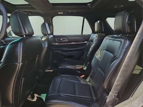 Used 2018 Ford Explorer Platinum AWD/4WD image 13
