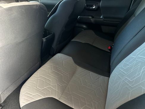 Used 2022 Toyota Tacoma TRD Sport w/ Technology Package image 11