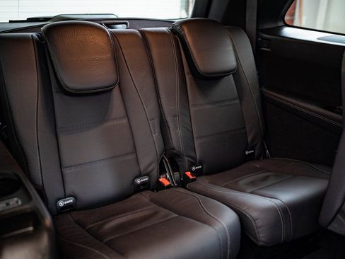 Used 2024 Mercedes-Benz GLS 450 4MATIC image 48