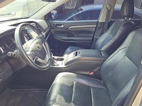 Used 2019 Toyota Highlander Limited image 10