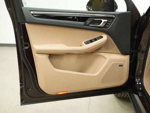 New 2026 Porsche Macan AWD/4WD image 25