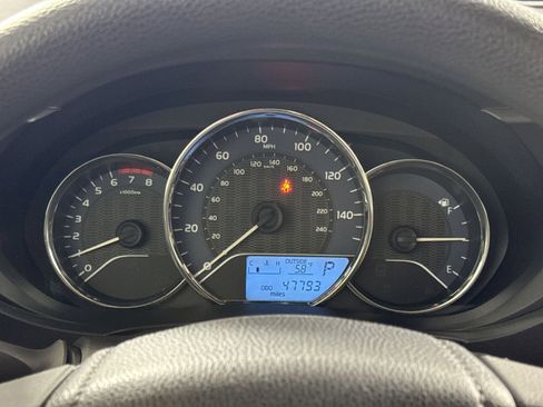 Used 2015 Toyota Corolla LE image 17