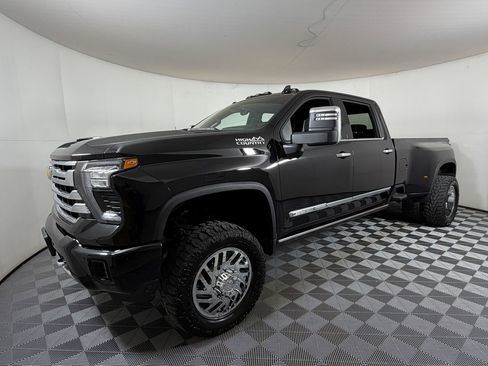 Used 2024 Chevrolet Silverado 3500 High Country w/ Technology Package AWD/4WD image 2