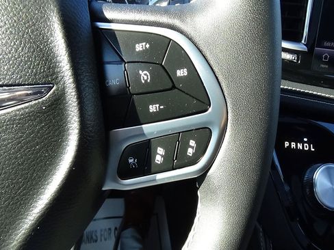 Used 2026 Chrysler Pacifica Limited FWD image 23