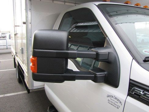 Used 2015 Ford F550 2WD Regular Cab Super Duty image 23