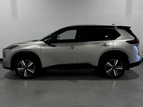 Used 2025 Nissan Rogue SL AWD/4WD image 13