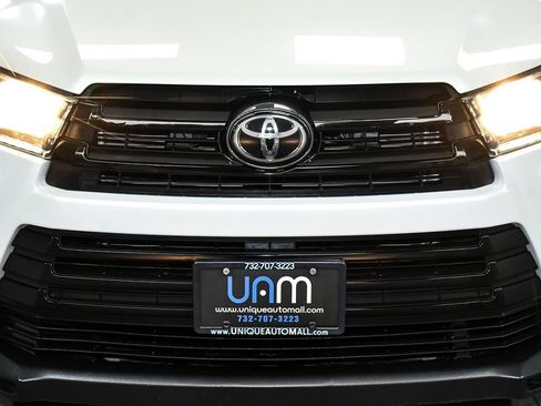Used 2019 Toyota Highlander SE AWD/4WD image 70