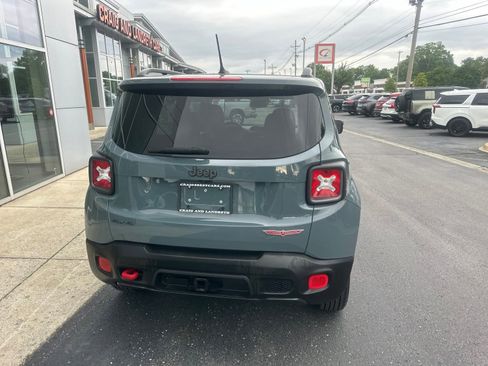 Used 2016 Jeep Renegade Trailhawk w/ Premium Trailhawk Package AWD/4WD image 4