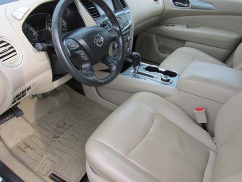 Used 2017 Nissan Pathfinder SL w/ SL Tech Package image 9