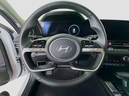 Used 2025 Hyundai Elantra SEL FWD image 14