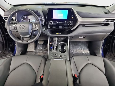 Used 2025 Toyota Highlander XLE AWD/4WD image 10