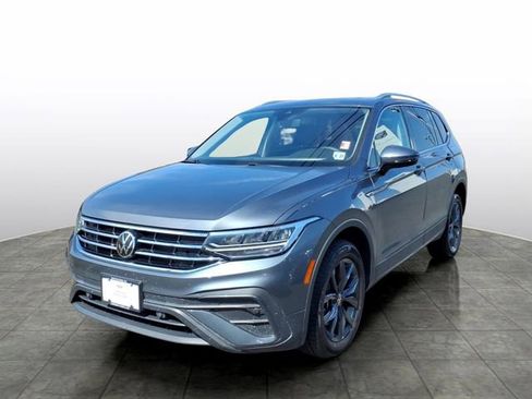 Used 2022 Volkswagen Tiguan SE AWD/4WD image 3