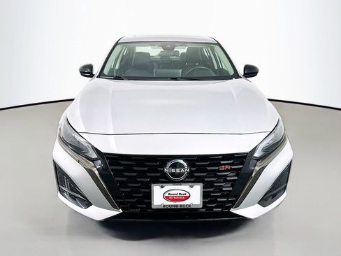 Used 2023 Nissan Altima 2.5 SR w/ SR Premium Package image 2