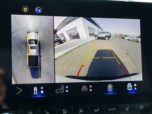 Certified 2024 Chevrolet Colorado ZR2 w/ ZR2 Convenience Package III AWD/4WD image 9