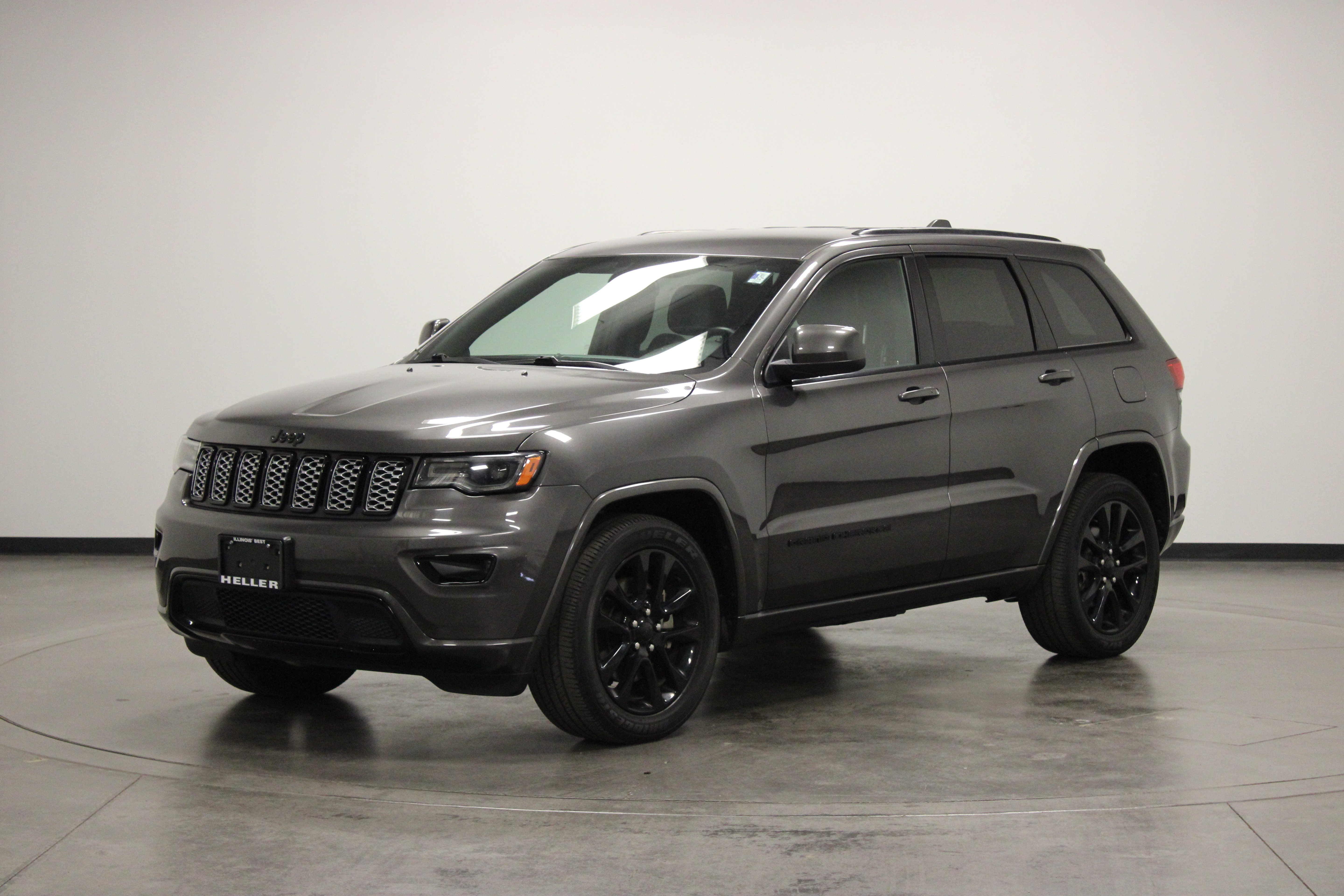 Used 2021 Jeep Grand Cherokee Laredo X RWD image 4