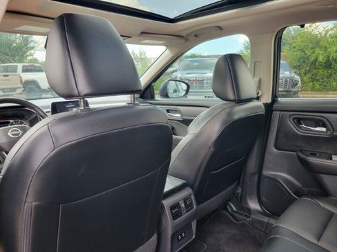 Used 2025 Nissan Rogue SV w/ SV Premium Package FWD image 27