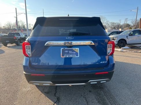 Certified 2022 Ford Explorer XLT w/ Equipment Group 202A image 4