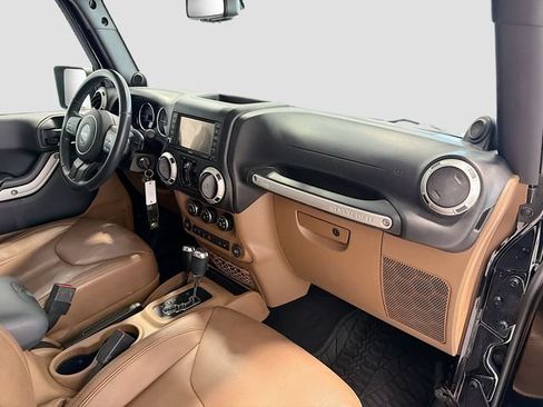 Used 2014 Jeep Wrangler Unlimited Rubicon w/ Max Tow Package AWD/4WD image 21