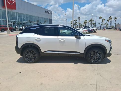 New 2026 Nissan Kicks SR FWD image 9