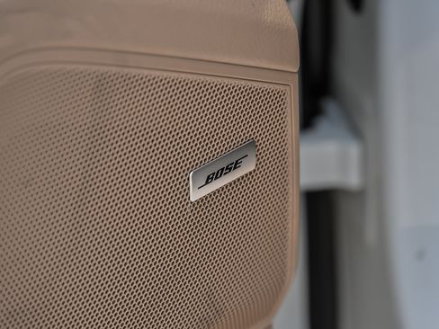 Used 2023 Porsche Cayenne Platinum Edition AWD/4WD image 22