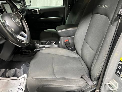 Used 2021 Jeep Wrangler Unlimited Sahara w/ Uconnect 4C Nav & Sound Group AWD/4WD image 19
