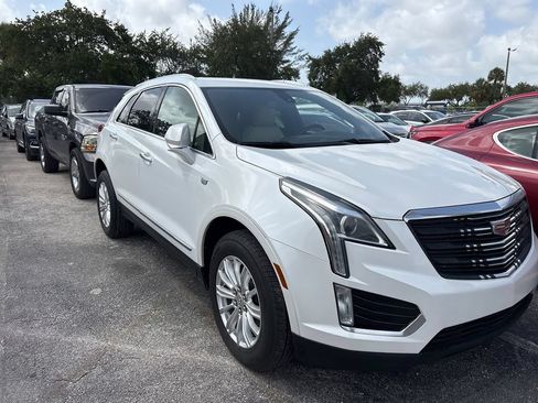 Used 2019 Cadillac XT5 FWD image 3
