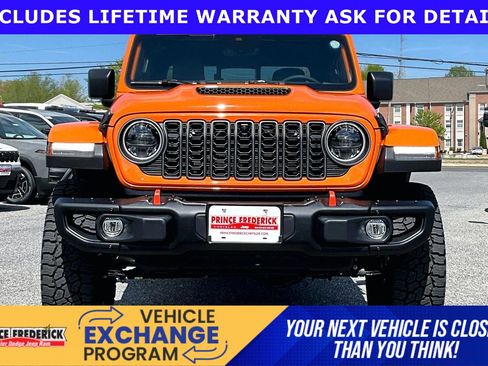 Used 2025 Jeep Gladiator Mojave image 2