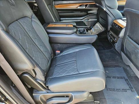 Used 2022 Jeep Grand Wagoneer Series III image 16