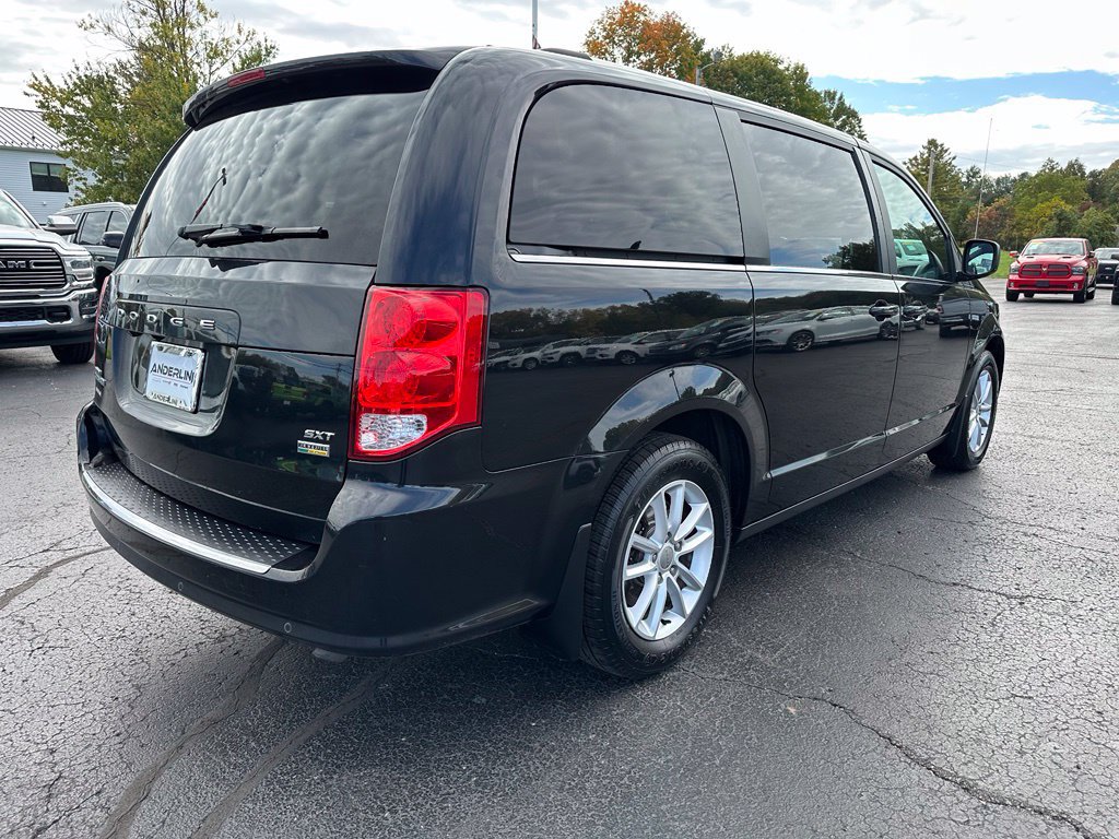 Used 2019 Dodge Grand Caravan SXT w/ Mopar Premium Addition Group FWD image 3