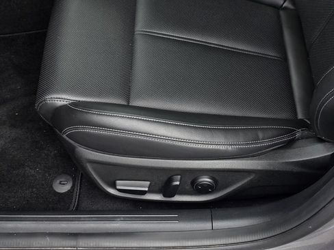Used 2025 Genesis G70 2.5T RWD image 24