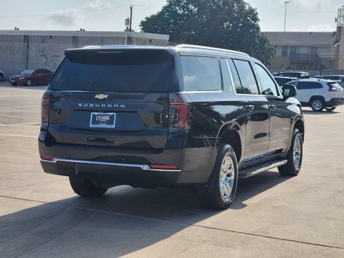 Used 2025 Chevrolet Suburban LS RWD image 14
