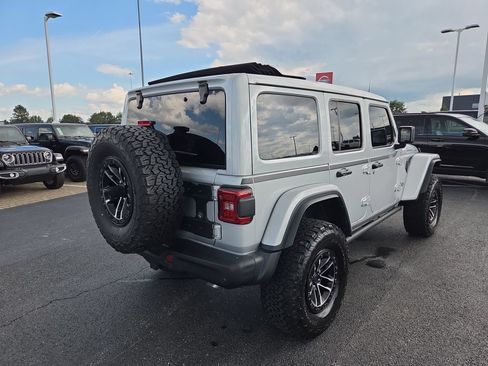 Used 2024 Jeep Wrangler Unlimited Rubicon AWD/4WD image 7