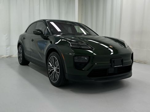 Used 2025 Porsche Macan 4 Electric w/ Premium Package AWD/4WD image 2