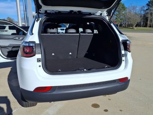 New 2026 Jeep Compass Latitude image 17