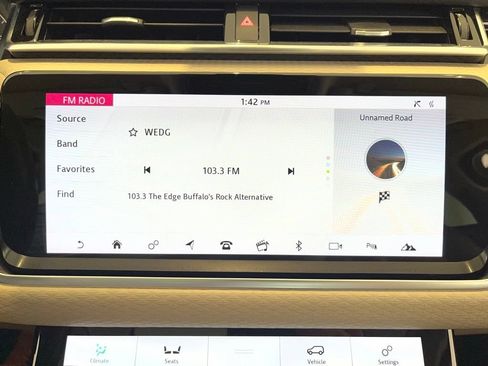 Certified 2020 Land Rover Range Rover Velar R-Dynamic S AWD/4WD image 40