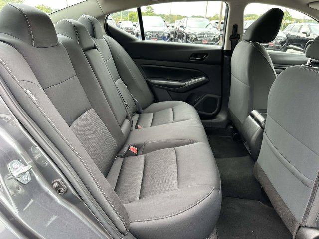 Used 2025 Nissan Altima 2.5 SV FWD image 11