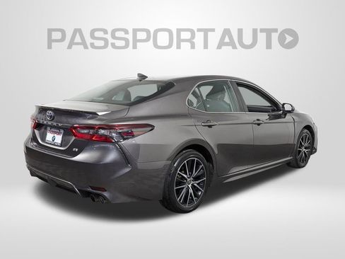Used 2022 Toyota Camry SE image 6
