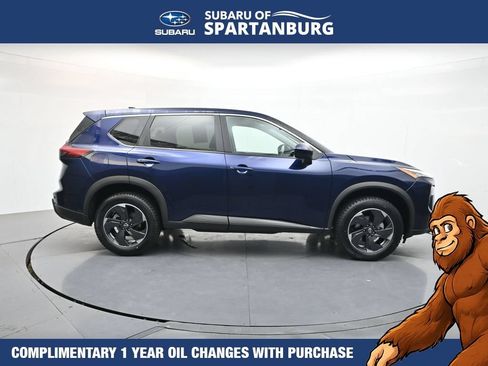 Used 2024 Nissan Rogue SV FWD image 9