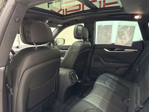 Used 2021 Maserati Levante image 32