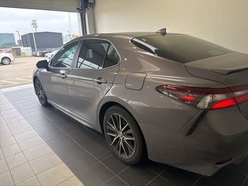 Used 2022 Toyota Camry SE FWD image 7