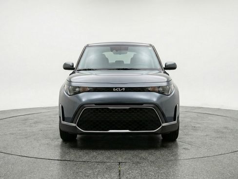 Used 2025 Kia Soul LX w/ LX Technology Package FWD image 2
