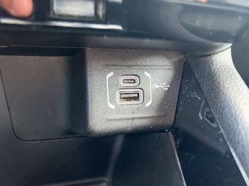 Used 2025 Jeep Compass Limited image 21