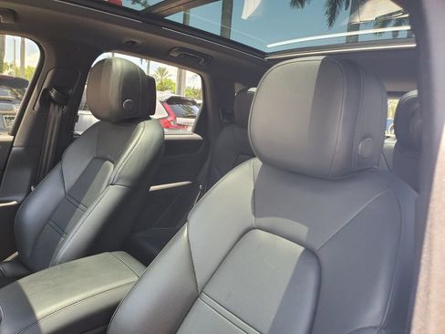 Used 2023 Porsche Cayenne AWD/4WD image 17