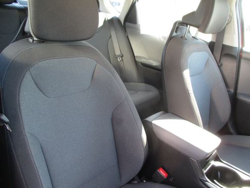 Used 2025 Kia K4 FWD image 32